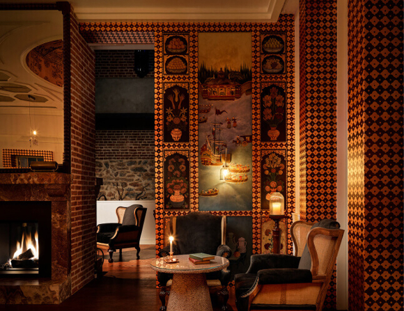 Tuğba Güney (Pink Bar Kalemişi)