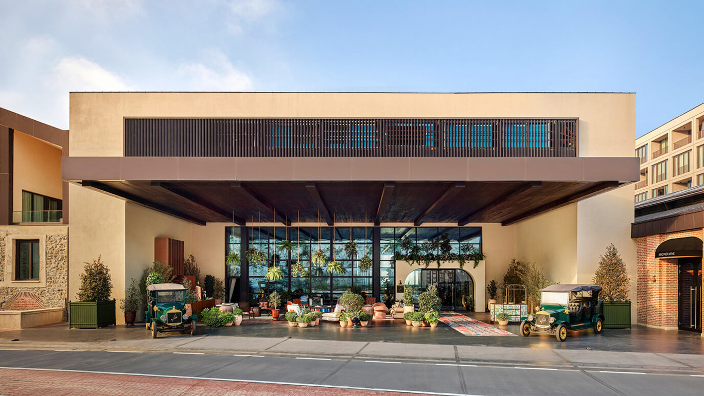 Your exciting <span class="font-comorant font-medium italic">explorations</span> start here