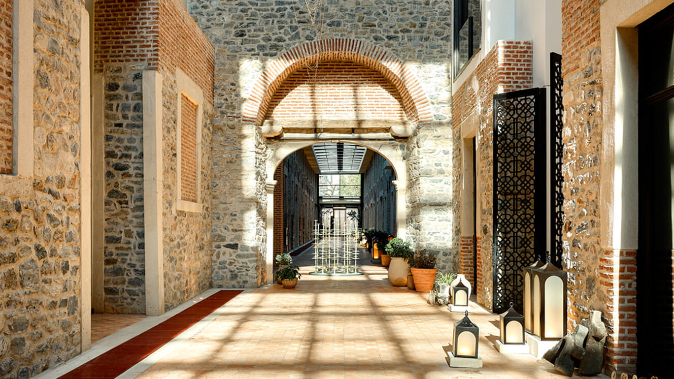 The Art <span class="font-comorant font-medium italic">Collection</span>